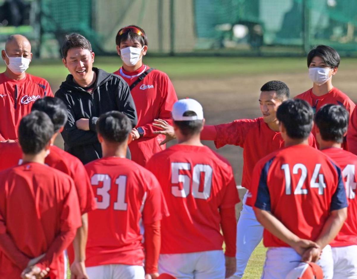 新井新監督秋季キャンプ合流