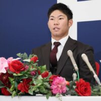 坂倉将吾12500万円契約更改